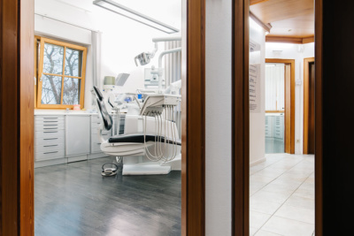 Zahnarzt Seeshaupt, Penzberg, Weilheim, Tutzing – Radu Firoiu – Praxis Behandlungszimmer Zahnarzt Seeshaupt, Penzberg, Weilheim, Tutzing - Radu Firoiu - Praxis Behandlungszimmer